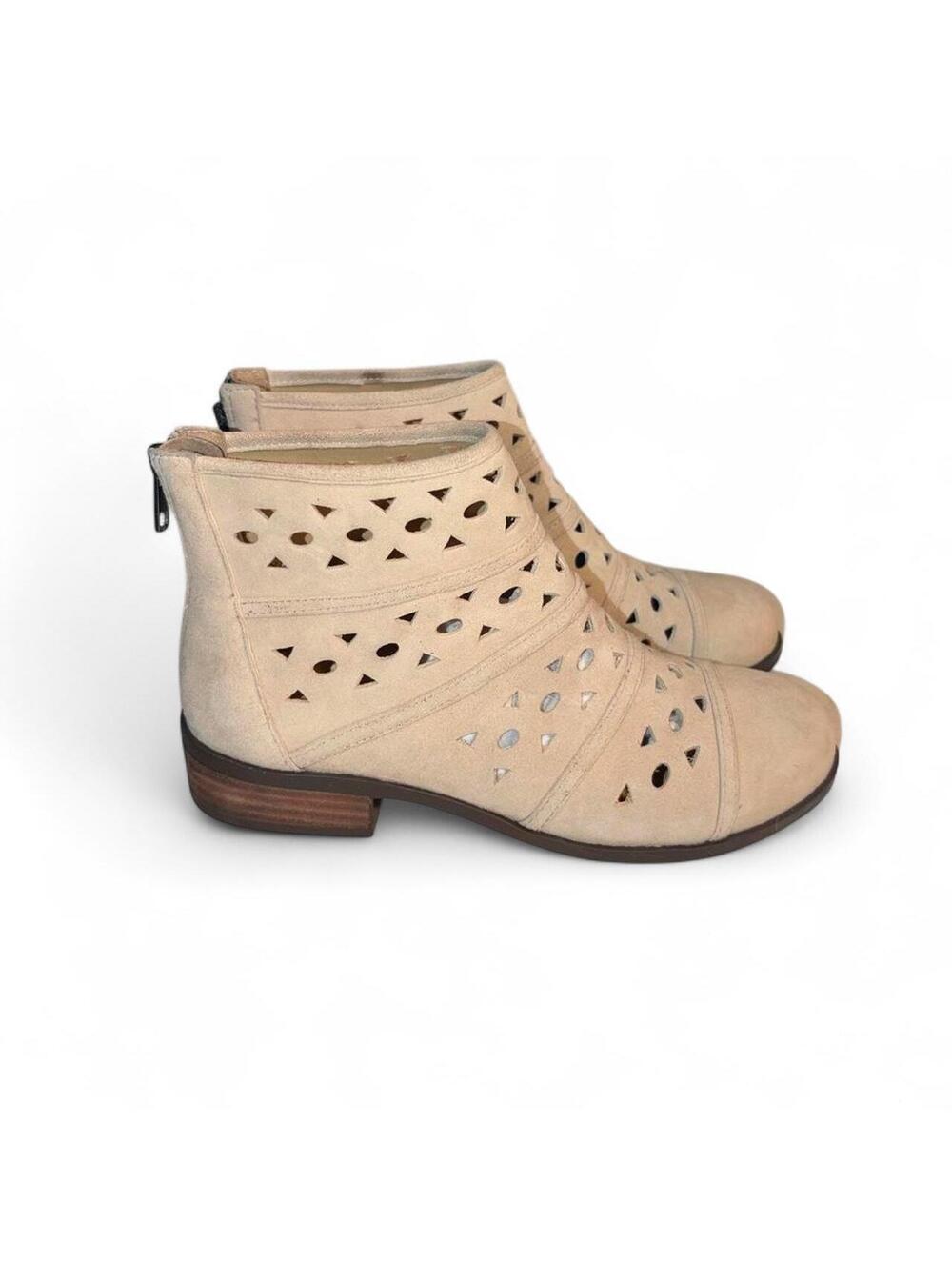 Array Beige Suede Leather Laser Cutout Ankle Booties Comfort Shoes 6.5W